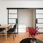 Metro Mlynow Comfort By Bookinghost Apartman *
