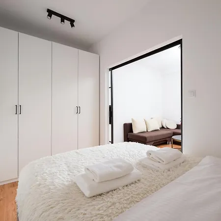 Apartment Metro Mlynow Comfort By Bookinghost Warschau