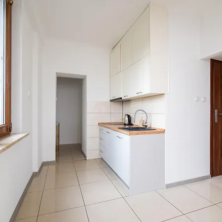 Apartment Metro Mlynow Comfort By Bookinghost